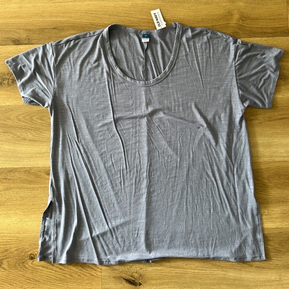 Old Navy T-Shrit Women's Luxe Short Sleeve Round Neck Solid Tee, Size: M- NWT - Picture 1 of 8